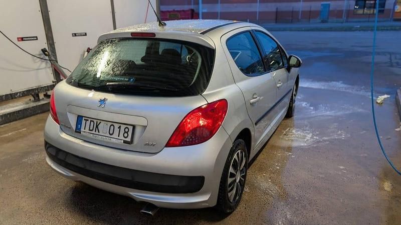 Begagnad Peugeot 207 109 HK (80 kW) 2007 Silver/grå