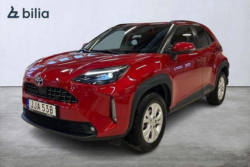 Röd Begagnad 2023 Toyota Yaris Cross Edition SUV | 314 900 kr (Marknadspris) - Bild 1/4