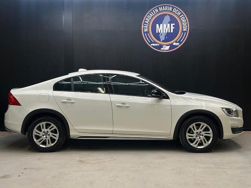 Begagnad Volvo S60 CC Momentum 221 HK (162 kW) 2018 Vit Sedan