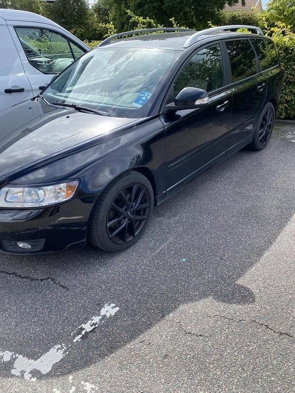 Svart Begagnad 2012 Volvo V50 Momentum Kombi | 40 000 kr (Superpris) - Bild 1/3