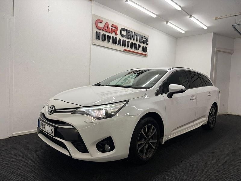 Vit Begagnad 2016 Toyota Avensis Multidrive S Kombi | 129 900 kr (Marknadspris) - Bild 1/4