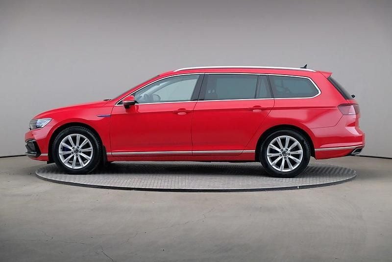Begagnad VW Passat Active 218 HK (160 kW) 2021 Röd Kombi