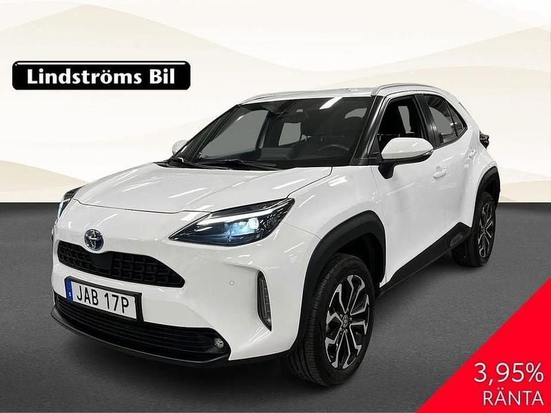 Vit Begagnad 2022 Toyota Yaris Hybrid Active | 264 900 kr (Bra pris) - Bild 1/3