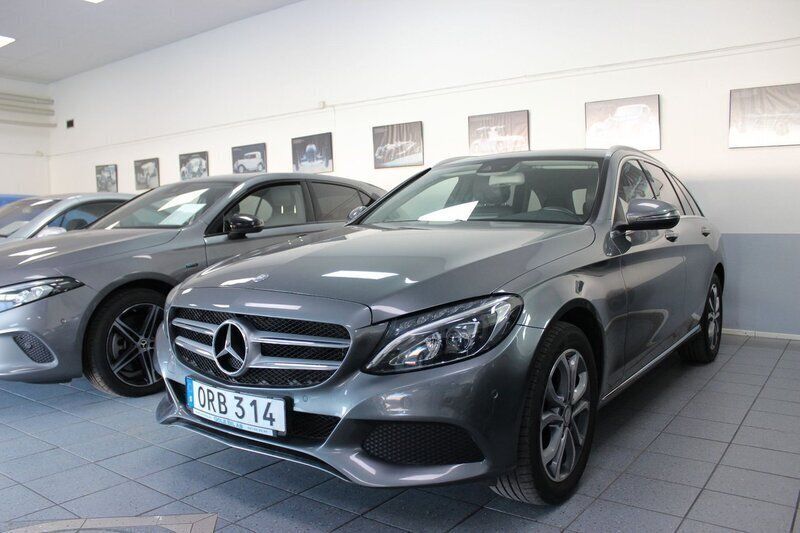 Grå Begagnad 2016 Mercedes C220 Avantgarde Kombi | 259 900 kr (Marknadspris) - Bild 1/4
