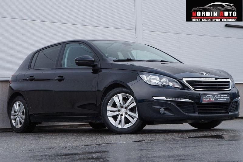 Svart Begagnad 2017 Peugeot 308 Active Halvkombi | 94 900 kr (Marknadspris) - Bild 1/4