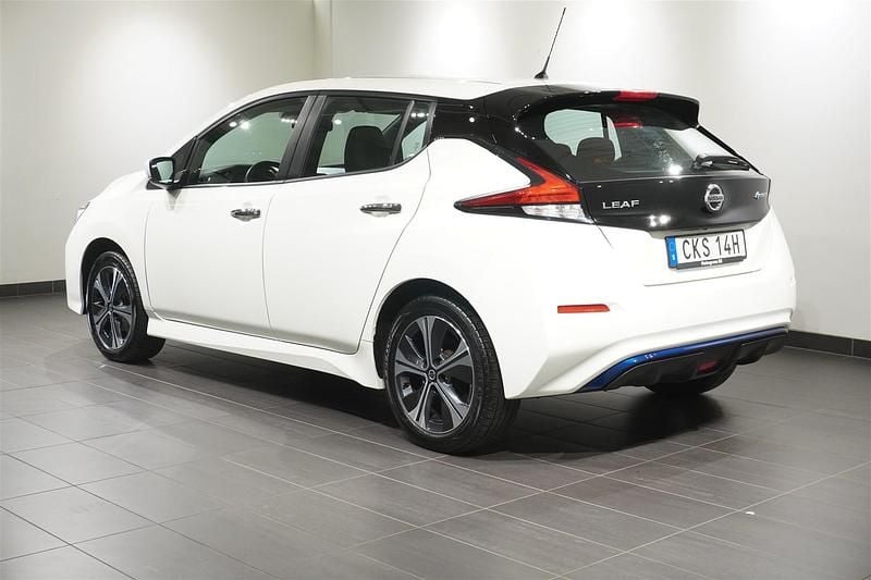 Begagnad Nissan Leaf Acenta 160 kW (218 HK) 2021 Vit Halvkombi