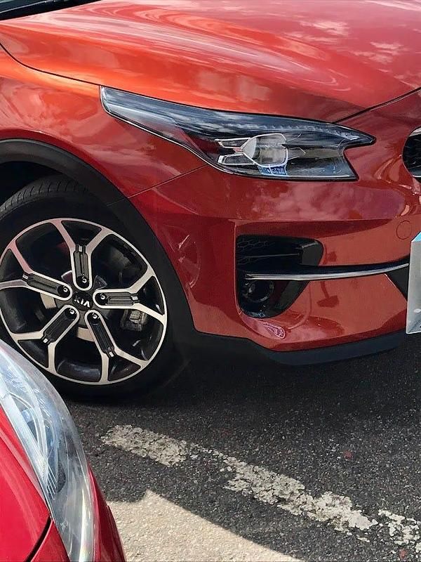 Begagnad Kia XCeed 140 HK (102 kW) 2020 Ceramiskt lackförseglad och har en väldigt djup glans SUV