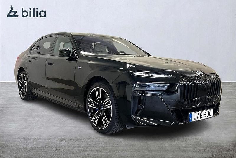 Svart Begagnad 2022 BMW i7 Executive Sedan | 939 000 kr - Bild 1/4