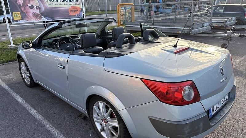 Grå Begagnad 2005 Renault Mégane Cabriolet Cab | 29 000 kr (Bra pris) - Bild 1/4