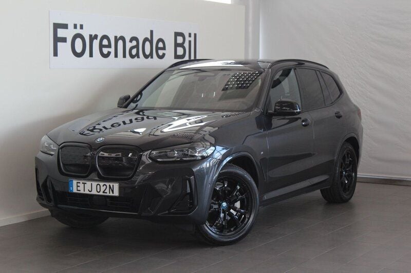 Grå Begagnad 2023 BMW iX3 M Sport SUV | 619 000 kr (Dyr) - Bild 1/4