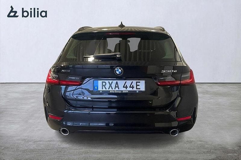 Begagnad BMW 330e Sport Line 184 HK (135 kW) 2020 Svart Kombi