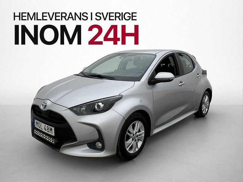 Begagnad Toyota Yaris 2022 Silver Halvkombi