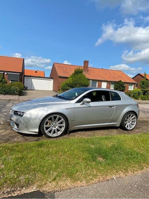 Grå Begagnad 2006 Alfa Romeo Brera Sportkupé | 79 000 kr - Bild 1/4