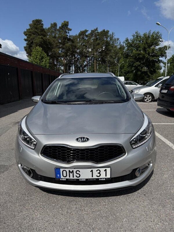 Grå Begagnad 2013 Kia Ceed Sportswagon Comfort Kombi | 129 000 kr (Marknadspris) - Bild 1/4
