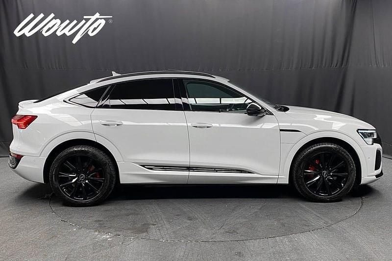 Begagnad Audi Q8 e-tron S-Line 250 kW (340 HK) 2023 Vit SUV