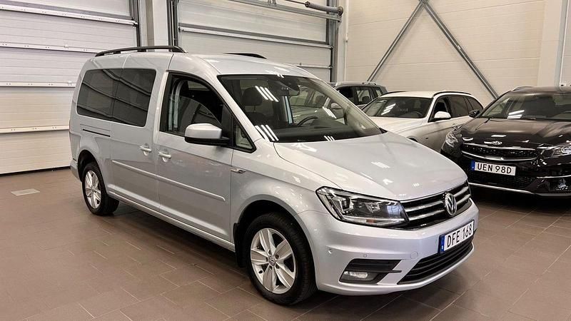 Silver Begagnad 2019 VW Caddy Maxi Life Life Minibuss | 239 900 kr (Superpris) - Bild 1/4