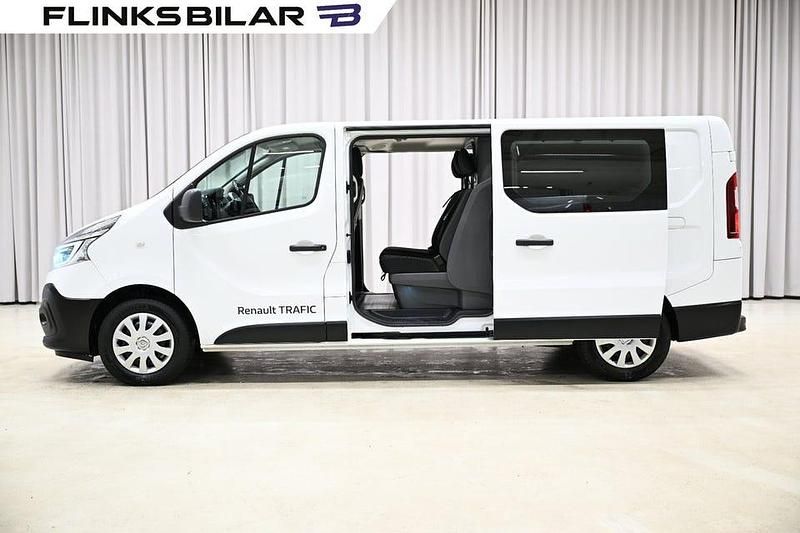 Vit Begagnad 2021 Renault Trafic Minibuss | 298 750 kr (Lite dyr) - Bild 1/4