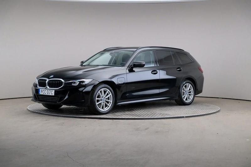 Svart Begagnad 2023 BMW 330 Kombi | 279 000 kr - Bild 1/4