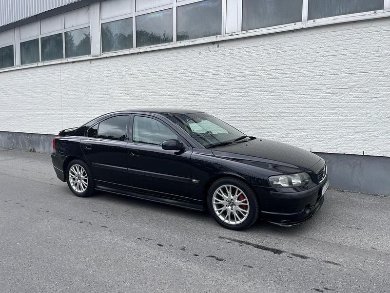 Svart Begagnad 2002 Volvo S60 Sedan | 29 999 kr (Marknadspris) - Bild 1/4