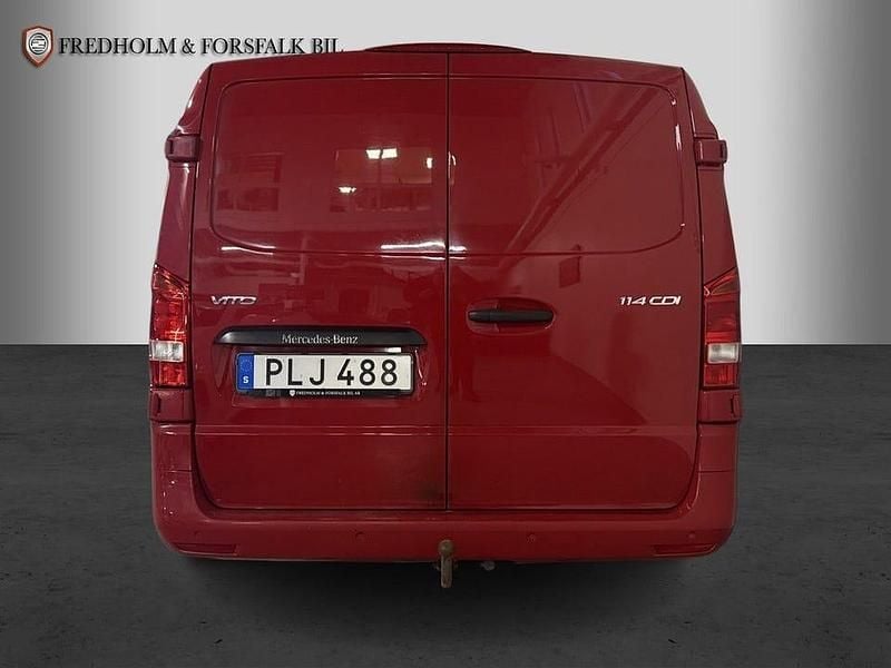 Begagnad Mercedes Vito 136 HK (100 kW) 2017 Röd Van