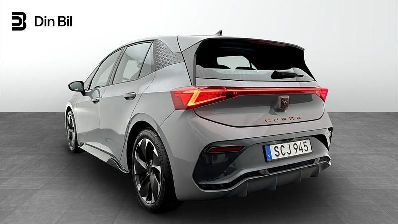 Begagnad Cupra Born e-Boost 169 kW (231 HK) 2023 Grå Halvkombi