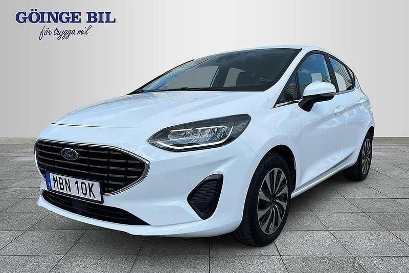 Vit Begagnad 2022 Ford Fiesta Titanium Halvkombi | 184 000 kr - Bild 1/3