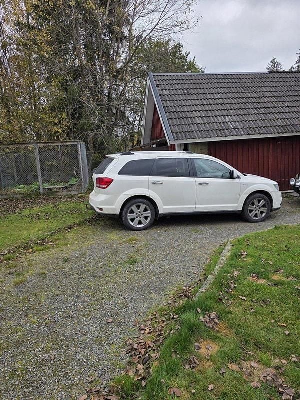 Vit Begagnad 2013 Fiat Freemont SUV | 50 000 kr (Marknadspris) - Bild 1/4