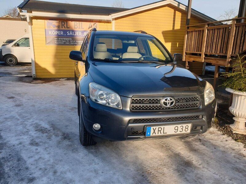 Mörkgrå Begagnad 2005 Toyota RAV4 SUV | 82 000 kr (Lite dyr) - Bild 1/4