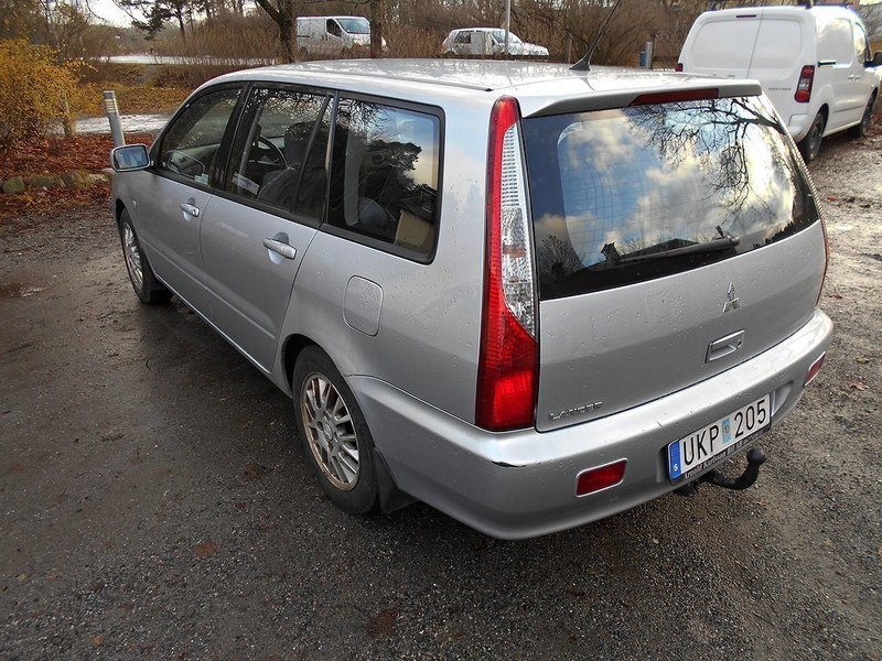 Såld Mitsubishi Lancer Kombi 1.6 C., begagnad 2003, 11 900