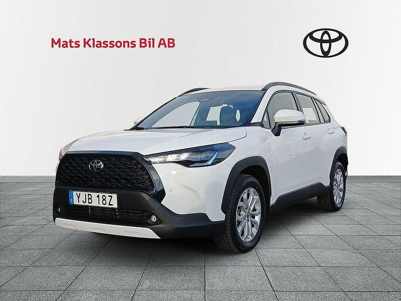 Vit Begagnad 2025 Toyota Corolla Cross Active SUV | 369 000 kr (Bra pris) - Bild 1/4