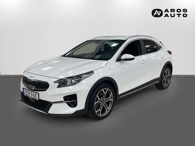 Vit Begagnad 2022 Kia XCeed Advance SUV | 244 900 kr (Marknadspris) - Bild 1/4