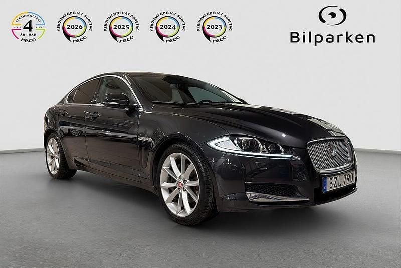 Begagnad Jaguar XF 241 HK (177 kW) 2015 Grå Sedan