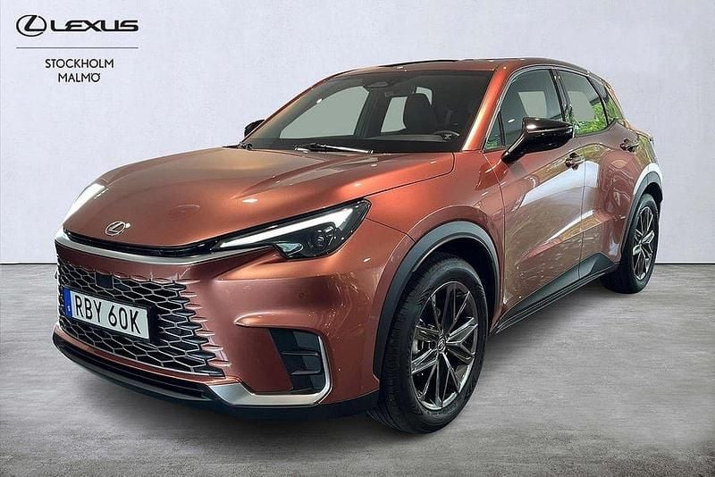 Brun Begagnad 2025 Lexus LBX SUV | 379 000 kr (Marknadspris) - Bild 1/4