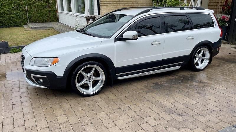 Vit Begagnad 2014 Volvo XC70 Momentum SUV | 120 000 kr (Marknadspris) - Bild 1/4
