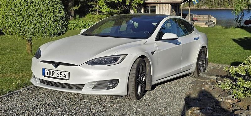 Vit Begagnad 2018 Tesla Model S Long Range Sedan | 305 000 kr (Superpris) - Bild 1/4