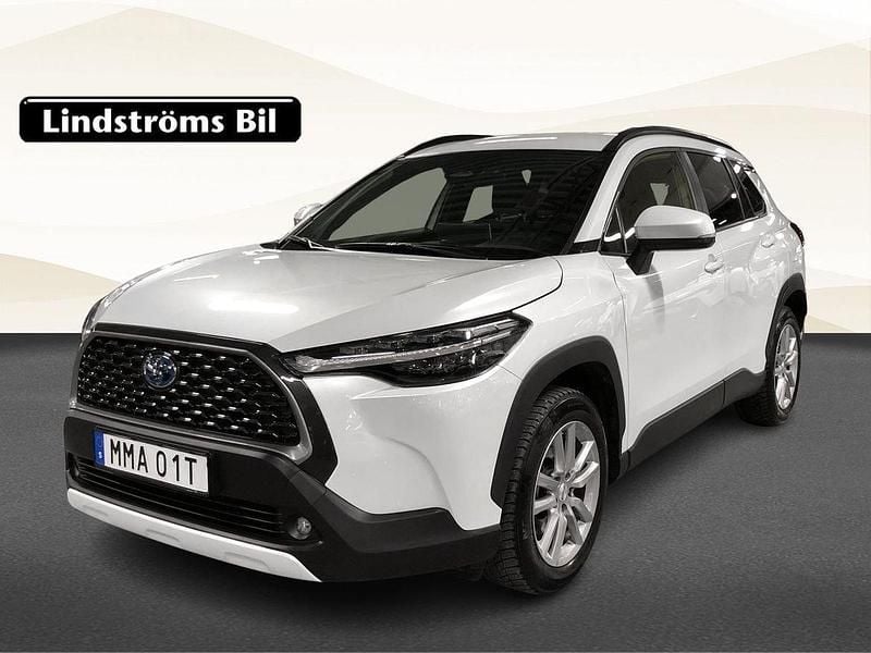 Vit Begagnad 2023 Toyota Corolla Cross Style SUV | 359 000 kr (Marknadspris) - Bild 1/3