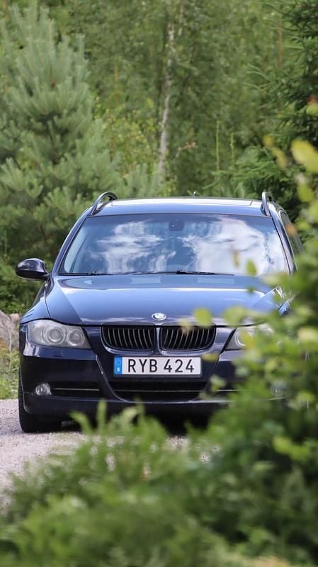 Begagnad 2006 BMW 330 Kombi | 75 000 kr (Bra pris) - Bild 1/4