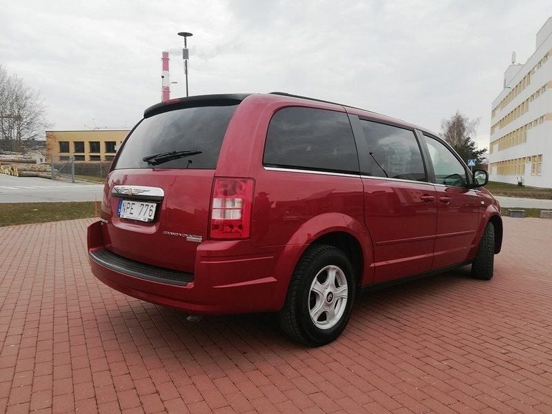 Begagnad Chrysler Grand Voyager 164 HK (120 kW) 2008 Röd Minibuss
