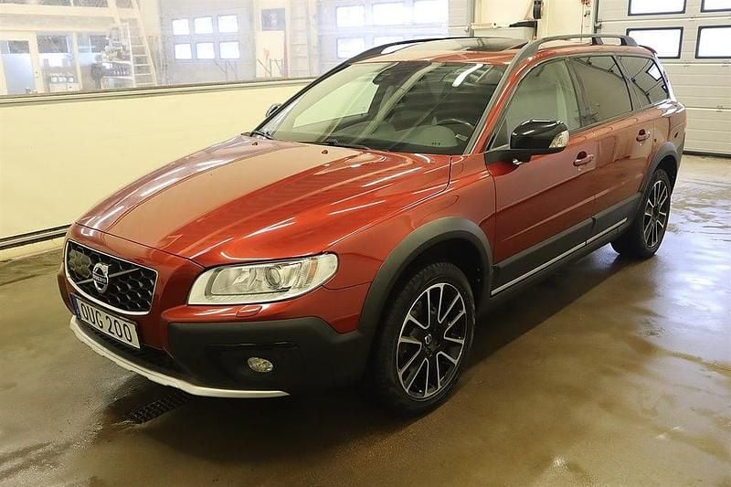 Röd Begagnad 2015 Volvo XC70 Pro SUV | 189 000 kr (Marknadspris) - Bild 1/4