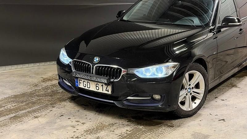 Begagnad BMW 320 Sport Line 184 HK (135 kW) 2013 Svart Kombi