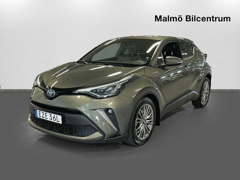 Grön Begagnad 2021 Toyota C-HR Executive SUV | 259 900 kr (Marknadspris) - Bild 1/4