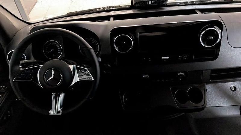 Begagnad Mercedes E-Sprinter 100 kW (136 HK) 2024 Vit (white) Van