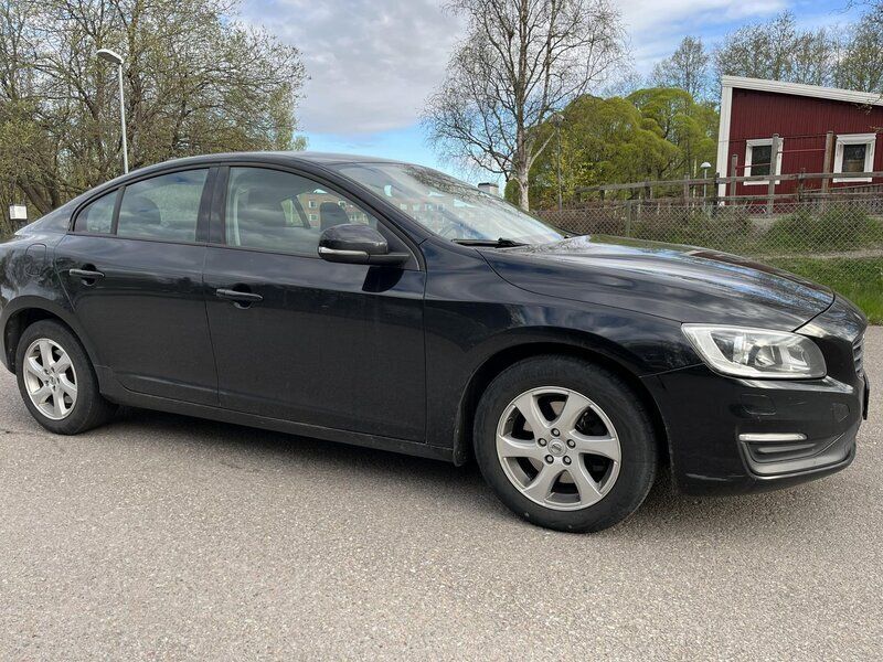 Svart Begagnad 2014 Volvo S60 Kinetic Sedan | 59 000 kr (Bra pris) - Bild 1/4