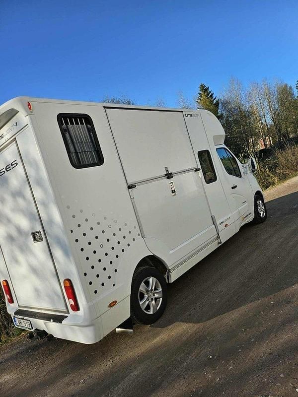 Vit Begagnad 2011 Renault Master Van | 350 000 kr - Bild 1/4