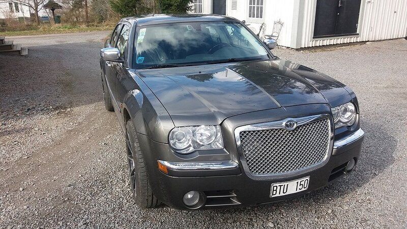 Mörkgrå Begagnad 2008 Chrysler 300C Sedan | 110 000 kr (Marknadspris) - Bild 1/4