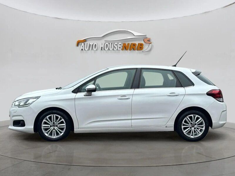 Vit Begagnad 2016 Citroën C4 Halvkombi | 114 900 kr (Dyr) - Bild 1/4