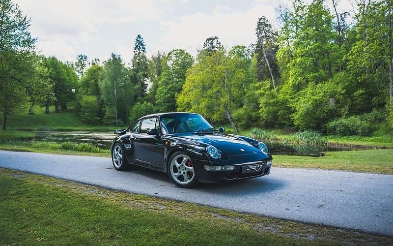 Svart Begagnad 1997 Porsche 993 Sportkupé | 2 200 000 kr - Bild 1/4