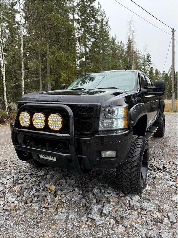 Svart Begagnad 2011 Chevrolet Silverado Sedan | 395 000 kr - Bild 1/4