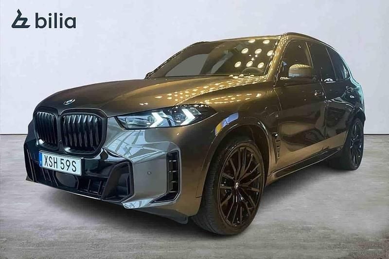 Grön Begagnad 2025 BMW X5 SUV | 1 149 900 kr - Bild 1/1