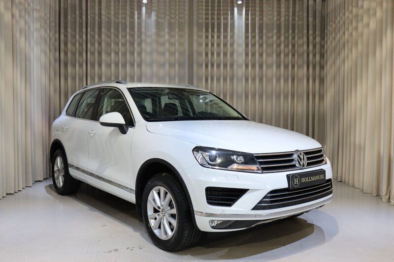 Vit Begagnad 2016 VW Touareg SUV | 189 900 kr (Marknadspris) - Bild 1/4